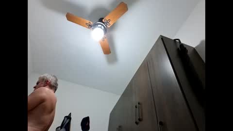 rick583249 online show from April 13, 12:00 am