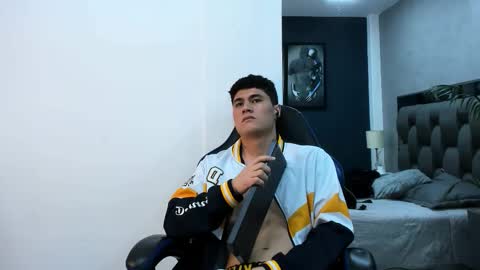 Roan Birkin online show from December 15, 10:29 pm