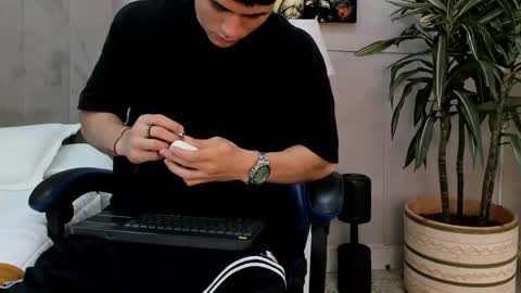 Roan Birkin online show from May 1, 9:06 pm