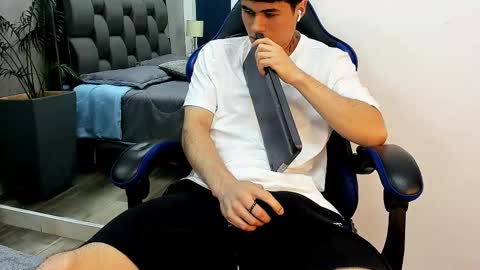 Roan Birkin online show from November 5, 9:28 pm