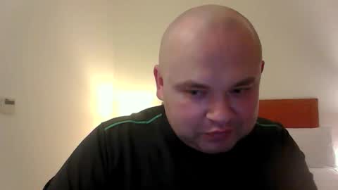 rob18997 online show from November 29, 9:39 pm