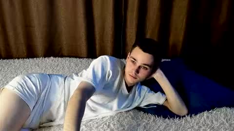 robert10211 online show from March 2, 3:28 am