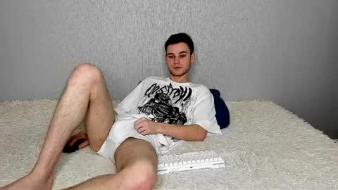 robert10211 online show from April 1, 1:41 pm