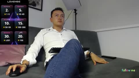 Snapshot of robert_honey chatting on October 27, 12:57 am Robert online show from October 27, 12:57 am