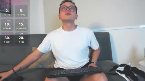Snapshot of robert_honey chatting on September 28, 10:30 pm Robert online show from September 28, 10:30 pm
