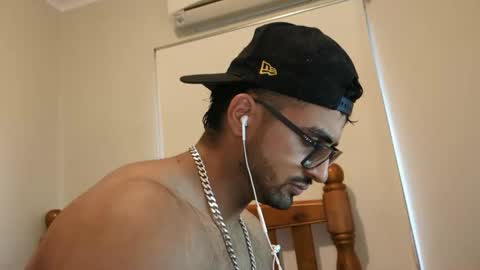 robin1036 online show from April 6, 6:47 am