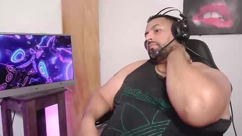 Snapshot of rodrixxx54 chatting on February 1, 12:29 am rodrixxx54 online show from February 1, 12:29 am