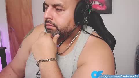 Snapshot of rodrixxx54 chatting on March 11, 12:44 am rodrixxx54 online show from March 11, 12:44 am