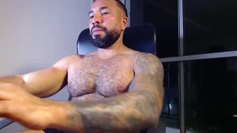 Snapshot of roman_muscle_ chatting on January 28, 3:04 am Roman online show from January 28, 3:04 am