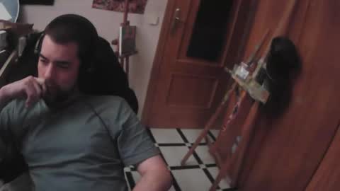 Snapshot of royer04 chatting on October 27, 3:42 am royer04 online show from October 27, 3:42 am