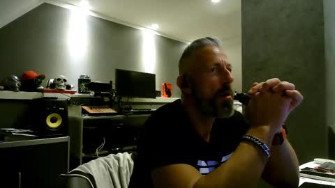 Chico que rico Caliente online show from February 16, 4:10 pm