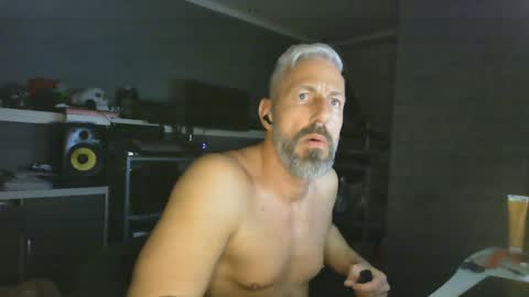 Chico que rico Caliente online show from January 15, 4:04 am