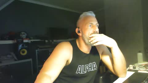 Chico que rico Caliente online show from September 14, 7:16 pm