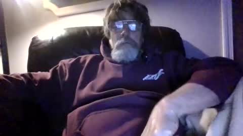 Snapshot of runningaround60 chatting on January 7, 2:33 am runningaround60 online show from January 7, 2:33 am