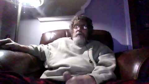 Snapshot of runningaround60 chatting on October 24, 2:13 am runningaround60 online show from October 24, 2:13 am