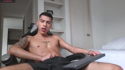  R U S S E L L  online show from December 18, 3:30 pm