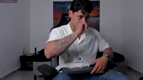 ryanwhite3 online show from April 26, 7:54 pm