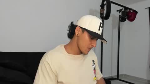 ryanwhite3 online show from November 6, 10:57 pm