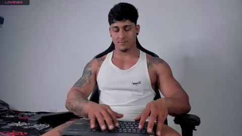 ryanwhite3 online show from July 14, 11:55 pm