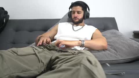 saimon  online show from February 9, 5:06 pm