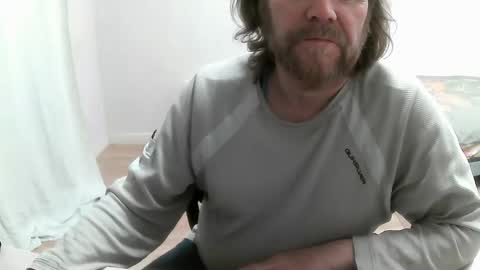 Saltimbanquier  Salt  ou  Banquier  online show from February 17, 2:59 pm