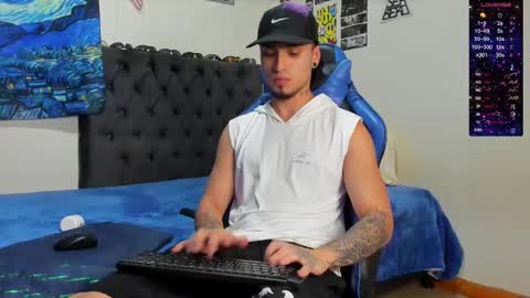 Snapshot of salvatore_dereck chatting on December 6, 1:18 am   online show from December 6, 1:18 am