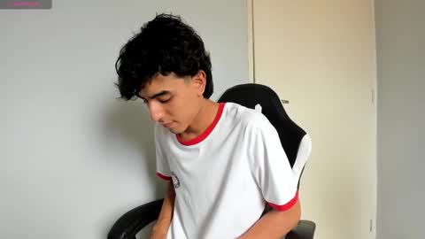 Snapshot of salvatore_montt chatting on February 24, 7:52 pm salvatore_montt online show from February 24, 7:52 pm