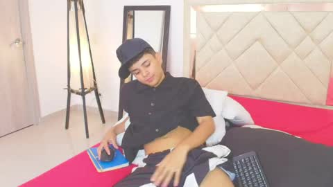 sam_tnt9 online show from May 29, 5:34 pm
