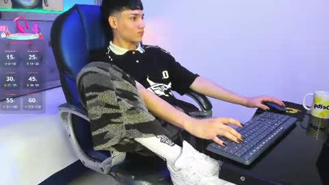 Sam online show from July 1, 2:07 pm
