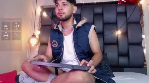 Snapshot of samir_bear chatting on February 25, 12:24 pm Samir online show from February 25, 12:24 pm