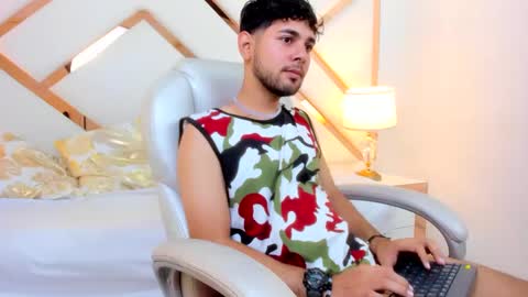 Snapshot of samir_bear chatting on January 21, 12:35 pm Samir online show from January 21, 12:35 pm