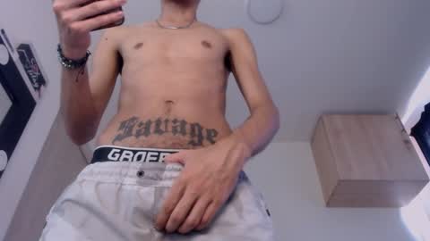 Snapshot of samuel_suarez chatting on December 3, 7:00 pm   online show from December 3, 7:00 pm