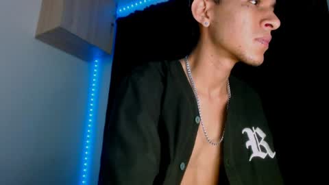 Snapshot of samuel_suarez chatting on December 5, 6:43 am   online show from December 5, 6:43 am
