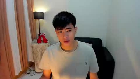 Snapshot of samuelangelo chatting on December 16, 8:31 am Sam online show from December 16, 8:31 am