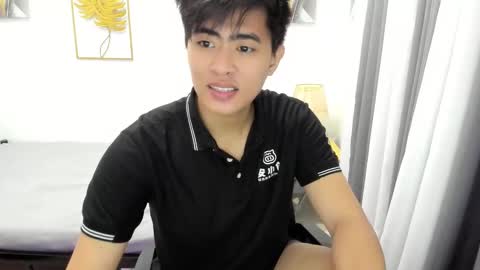 Snapshot of samuelangelo chatting on March 10, 10:02 pm Sam online show from March 10, 10:02 pm