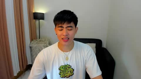 Snapshot of samuelangelo chatting on December 19, 3:30 pm Sam online show from December 19, 3:30 pm