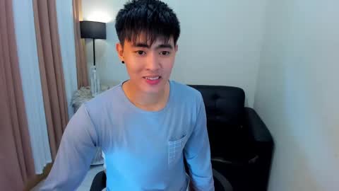 Snapshot of samuelangelo chatting on December 18, 8:25 pm Sam online show from December 18, 8:25 pm