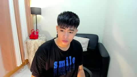 Snapshot of samuelangelo chatting on December 11, 5:01 am Sam online show from December 11, 5:01 am