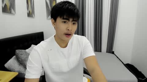 Snapshot of samuelangelo chatting on October 13, 5:02 am Sam online show from October 13, 5:02 am