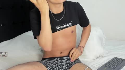 Snapshot of samuelholt chatting on January 2, 5:07 pm Samuel online show from January 2, 5:07 pm