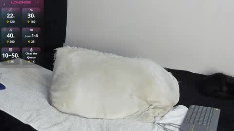 Snapshot of samuelholt chatting on October 16, 6:27 pm Samuel online show from October 16, 6:27 pm