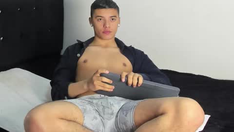 Snapshot of samuelholt chatting on October 3, 5:07 pm Samuel online show from October 3, 5:07 pm