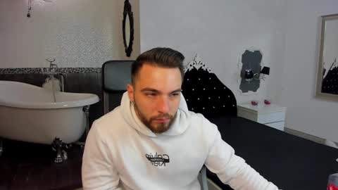 SamuelWyatt online show from December 6, 5:20 am