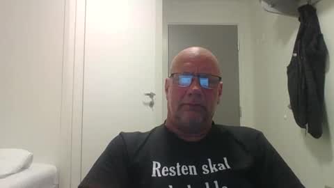 sandnesrune523 online show from April 14, 5:12 pm
