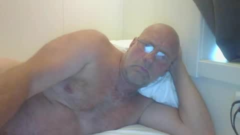 sandnesrune523 online show from July 8, 5:11 am