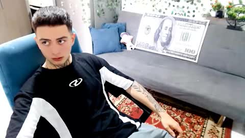 santi_ss online show from February 12, 2:45 pm