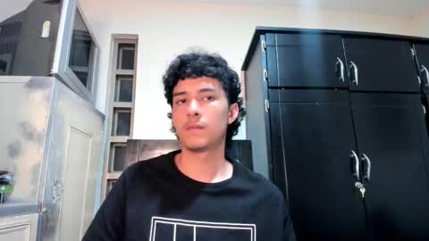 santi_twink19 online show from February 3, 6:22 am