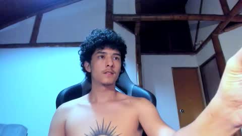 santi_twink19 online show from February 27, 5:19 am