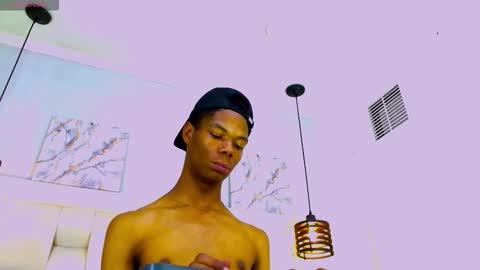 Santiiiiii  online show from March 3, 7:21 pm