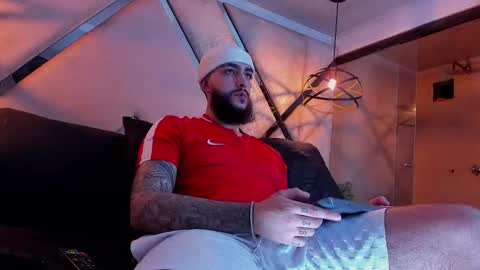 Santiago Hincapiie online show from February 27, 5:08 am